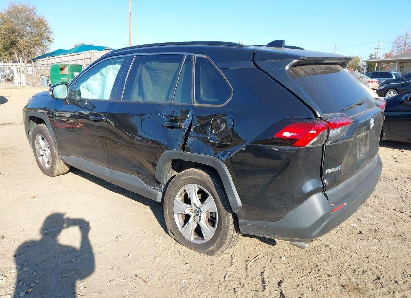 Photo 3 of 2019 Toyota Rav4 XLE (VIN 2T3W1RFV1KW016057)