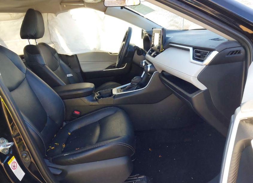 Photo 5 of 2019 Toyota Rav4 XLE (VIN 2T3W1RFV1KW016057)