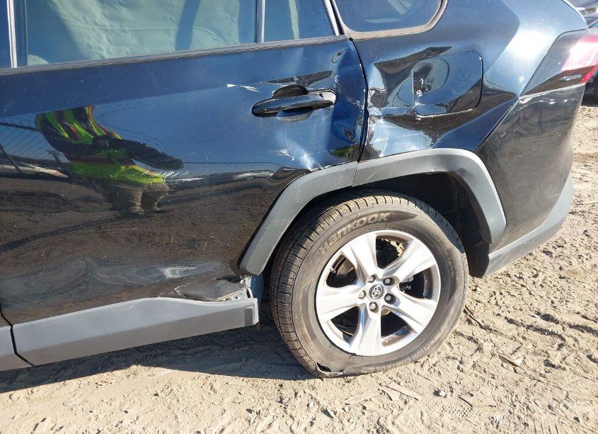 Photo 6 of 2019 Toyota Rav4 XLE (VIN 2T3W1RFV1KW016057)