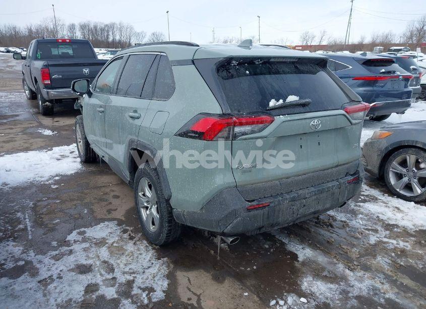 Photo 3 of 2019 Toyota Rav4 XLE (VIN 2T3W1RFV1KW019623)