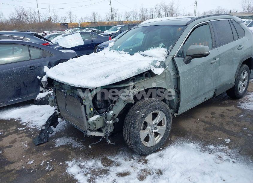 Photo 6 of 2019 Toyota Rav4 XLE (VIN 2T3W1RFV1KW019623)