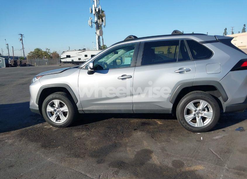 Photo 14 of 2019 Toyota Rav4 XLE (VIN 2T3W1RFV1KW023624)