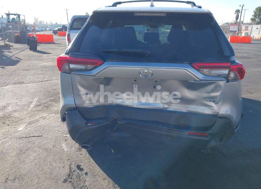 Photo 16 of 2019 Toyota Rav4 XLE (VIN 2T3W1RFV1KW023624)