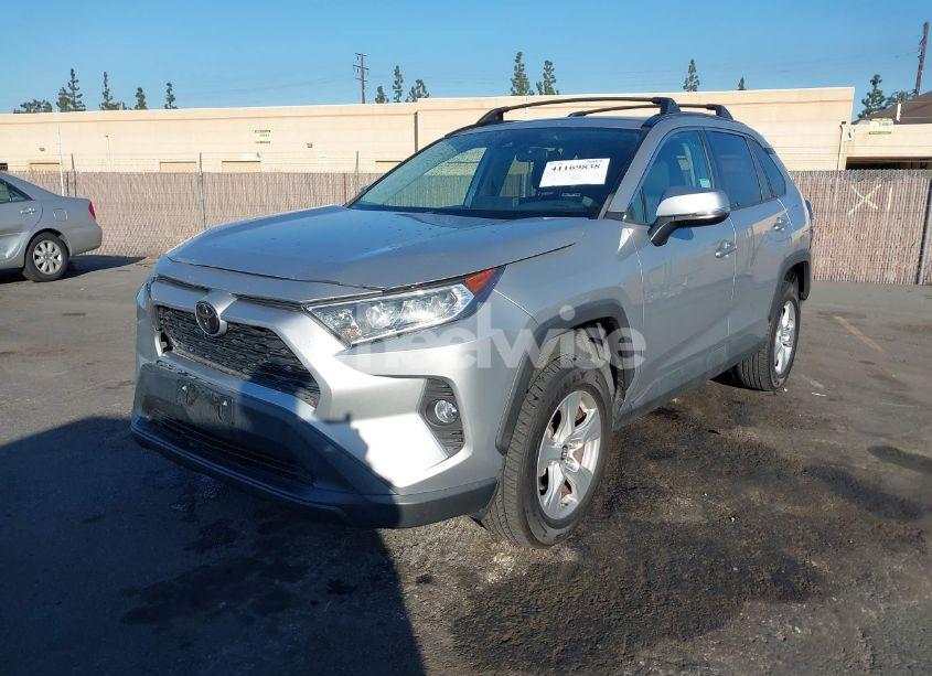 Photo 2 of 2019 Toyota Rav4 XLE (VIN 2T3W1RFV1KW023624)
