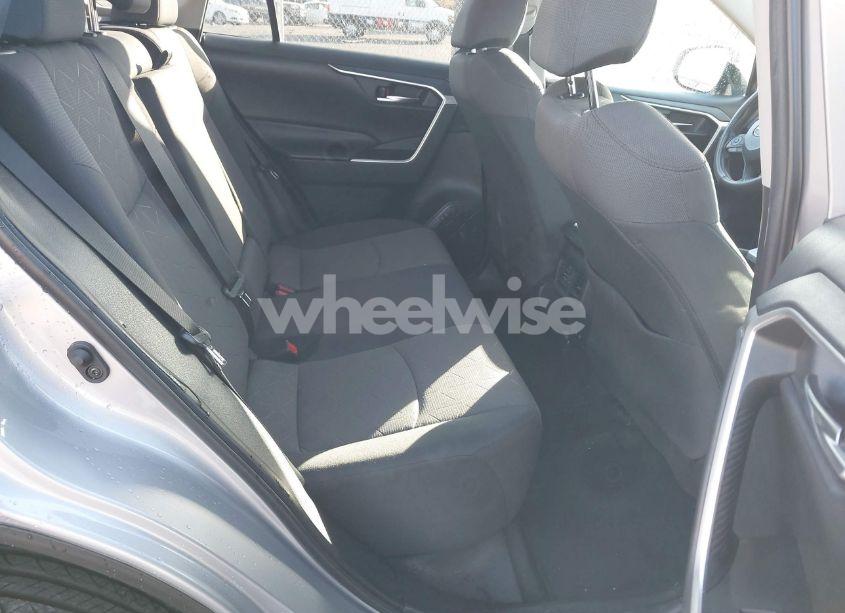 Photo 8 of 2019 Toyota Rav4 XLE (VIN 2T3W1RFV1KW023624)