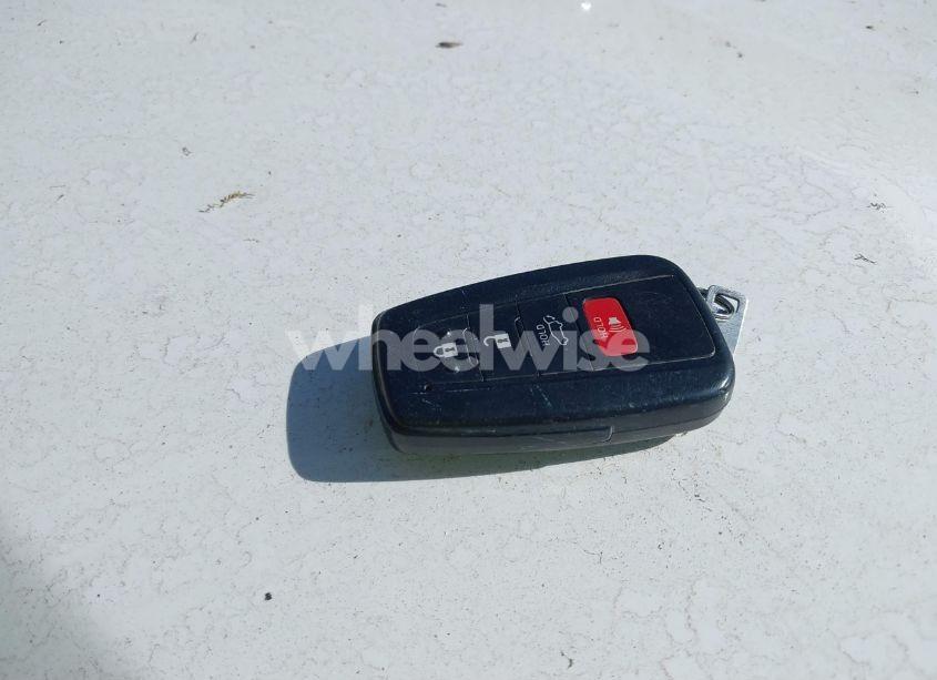 Photo 11 of 2019 Toyota Rav4 XLE (VIN 2T3W1RFV1KW048815)