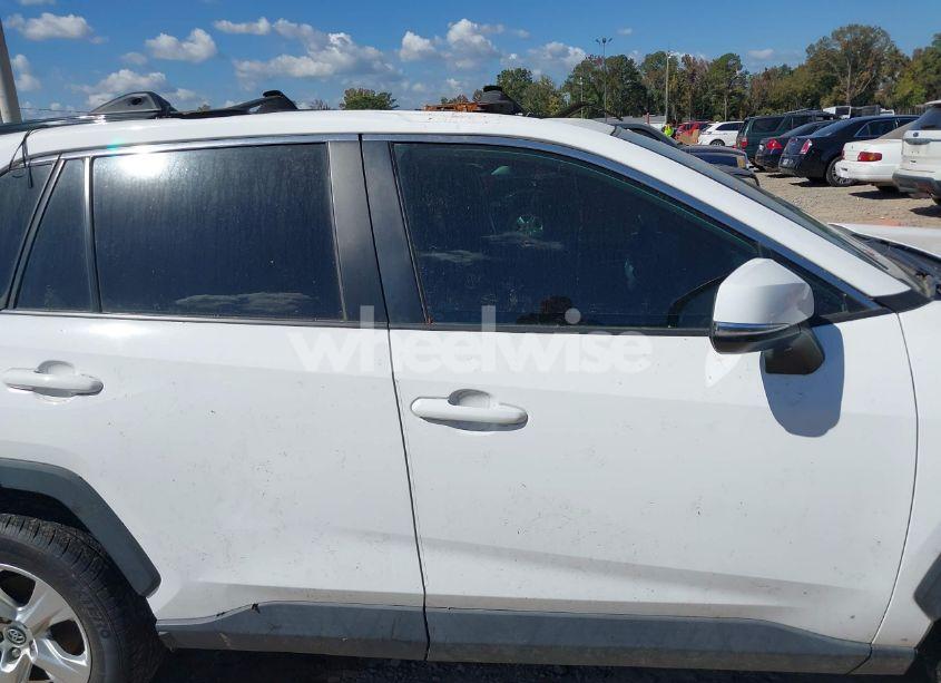 Photo 13 of 2019 Toyota Rav4 XLE (VIN 2T3W1RFV1KW048815)