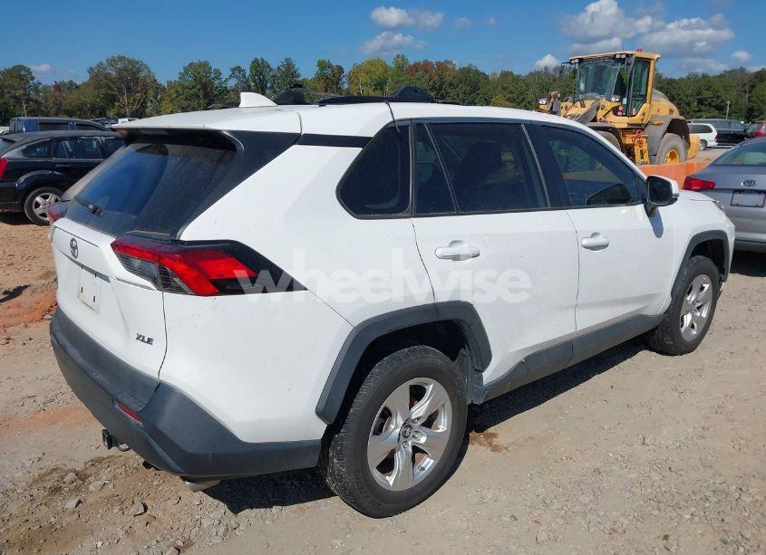 Photo 4 of 2019 Toyota Rav4 XLE (VIN 2T3W1RFV1KW048815)