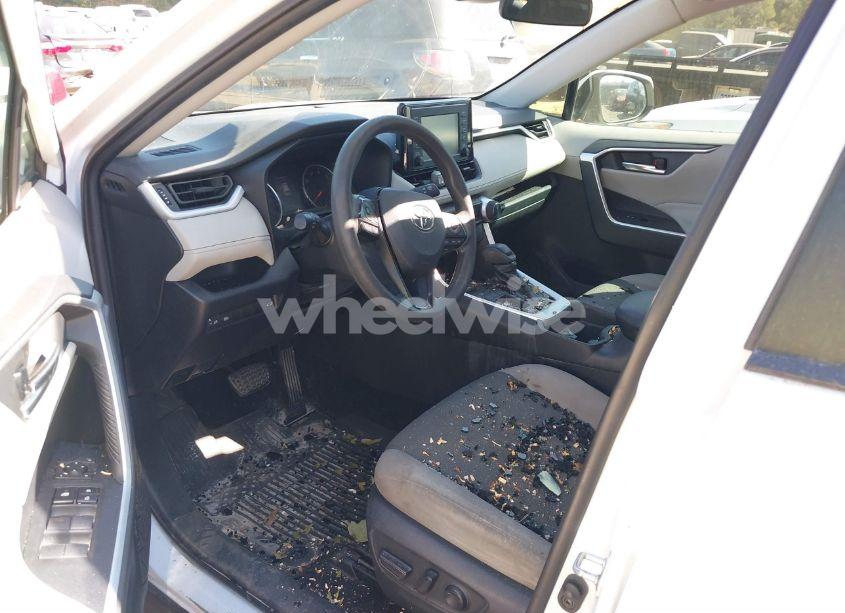 Photo 5 of 2019 Toyota Rav4 XLE (VIN 2T3W1RFV1KW048815)