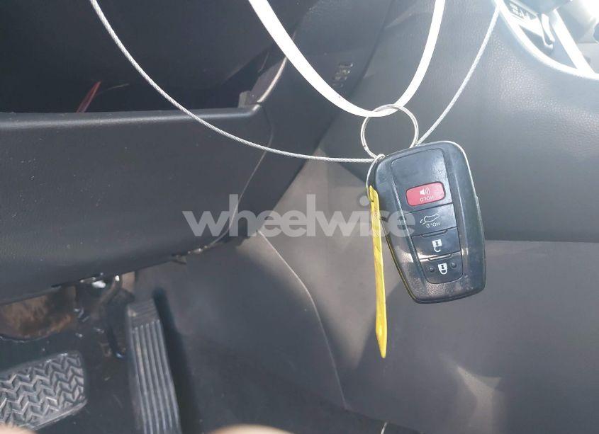 Photo 11 of 2020 Toyota Rav4 XLE (VIN 2T3W1RFV1LC036912)