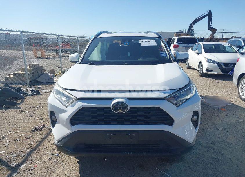 Photo 13 of 2020 Toyota Rav4 XLE (VIN 2T3W1RFV1LC036912)