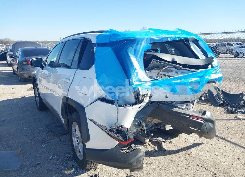 Photo 3 of 2020 Toyota Rav4 XLE (VIN 2T3W1RFV1LC036912)