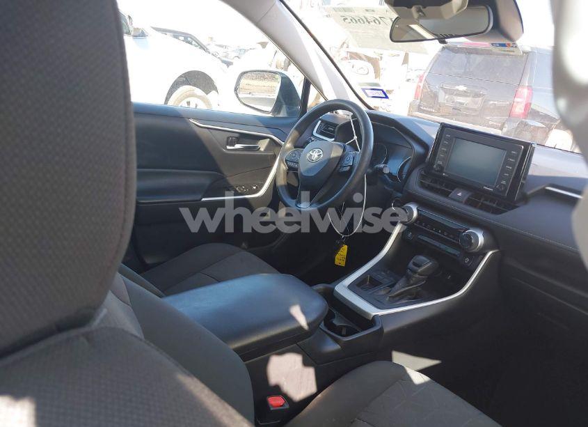 Photo 5 of 2020 Toyota Rav4 XLE (VIN 2T3W1RFV1LC036912)
