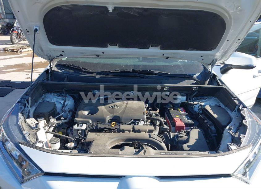 Photo 10 of 2020 Toyota Rav4 XLE (VIN 2T3W1RFV1LC066427)