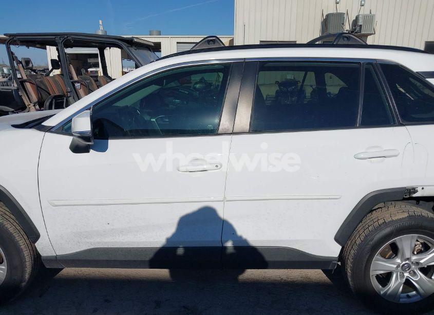 Photo 14 of 2020 Toyota Rav4 XLE (VIN 2T3W1RFV1LC066427)
