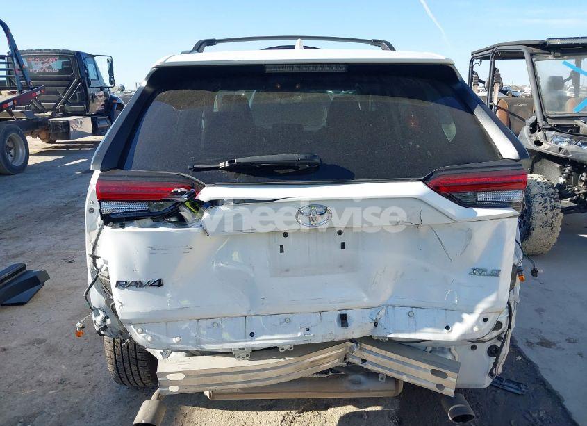 Photo 16 of 2020 Toyota Rav4 XLE (VIN 2T3W1RFV1LC066427)