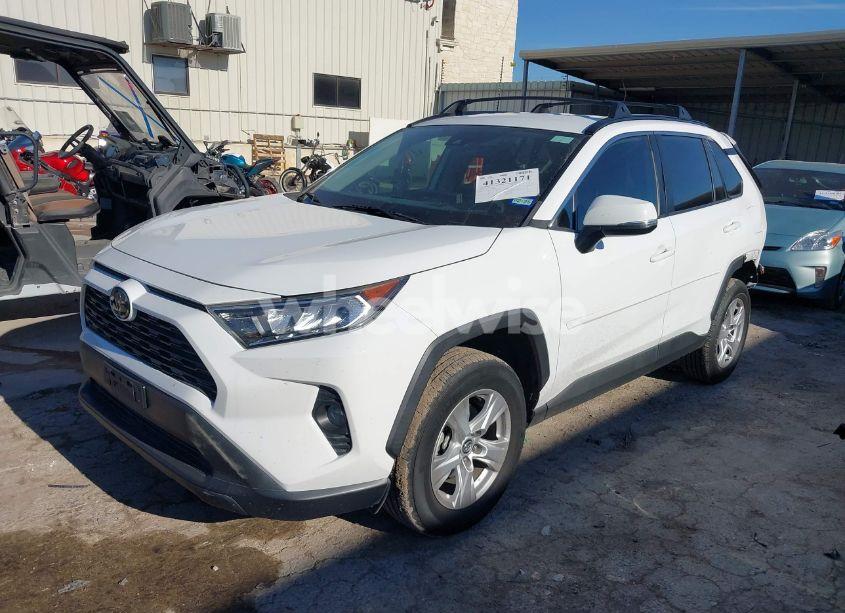 Photo 2 of 2020 Toyota Rav4 XLE (VIN 2T3W1RFV1LC066427)