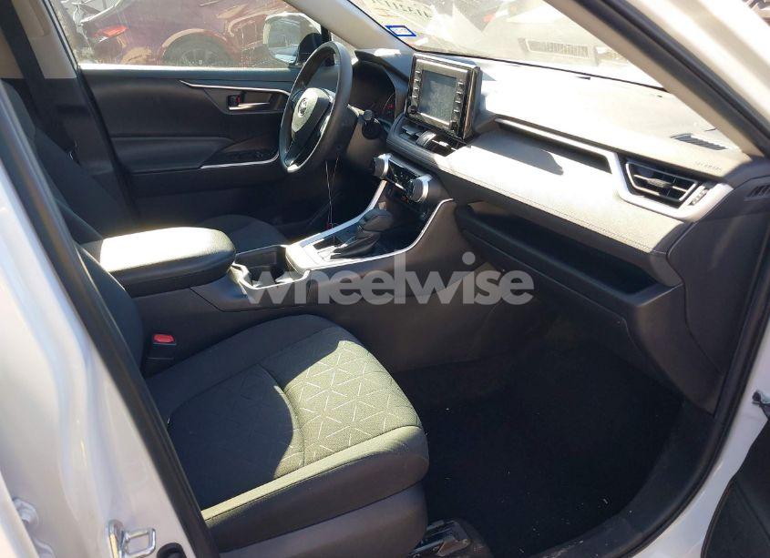 Photo 5 of 2020 Toyota Rav4 XLE (VIN 2T3W1RFV1LC066427)