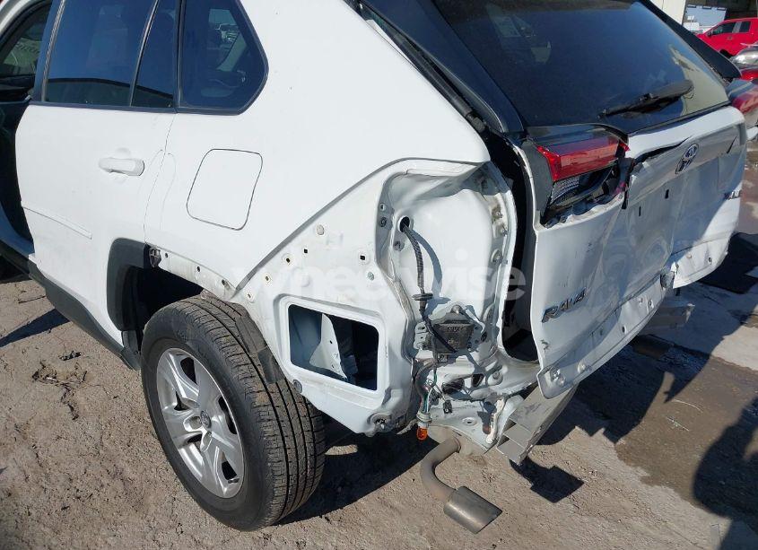 Photo 6 of 2020 Toyota Rav4 XLE (VIN 2T3W1RFV1LC066427)