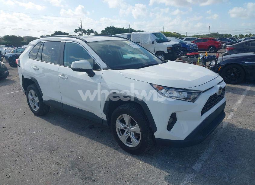 2020 Toyota Rav4 XLE (VIN 2T3W1RFV1LC079243) main photo