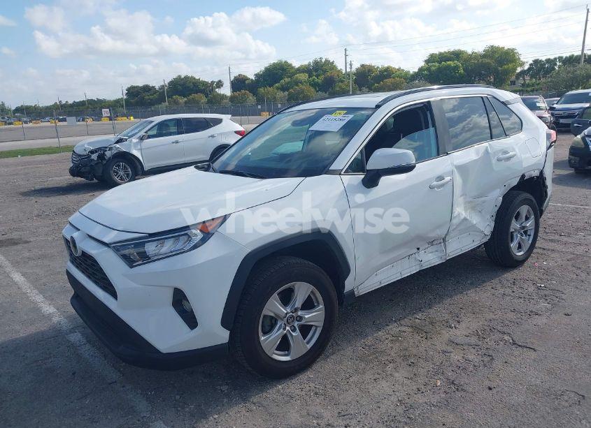 Photo 2 of 2020 Toyota Rav4 XLE (VIN 2T3W1RFV1LC079243)