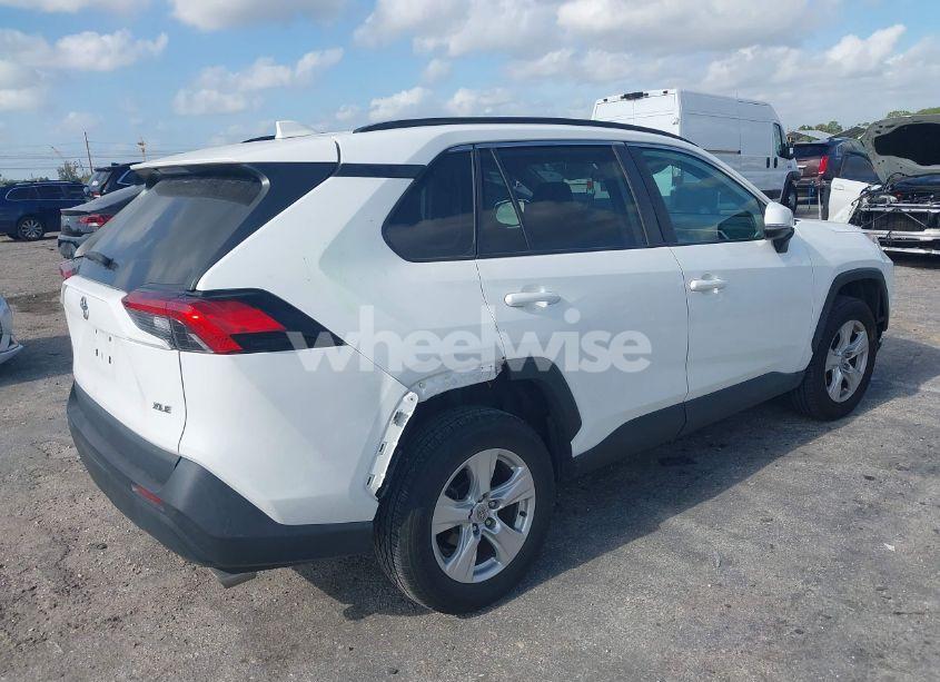 Photo 4 of 2020 Toyota Rav4 XLE (VIN 2T3W1RFV1LC079243)