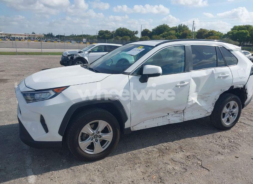 Photo 6 of 2020 Toyota Rav4 XLE (VIN 2T3W1RFV1LC079243)