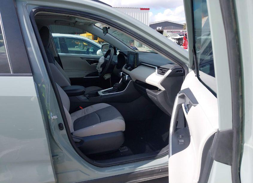 Photo 5 of 2021 Toyota Rav4 XLE (VIN 2T3W1RFV1MC085951)