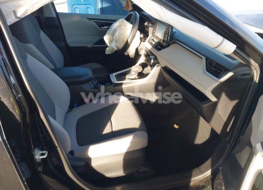 Photo 5 of 2021 Toyota Rav4 XLE (VIN 2T3W1RFV1MC087019)