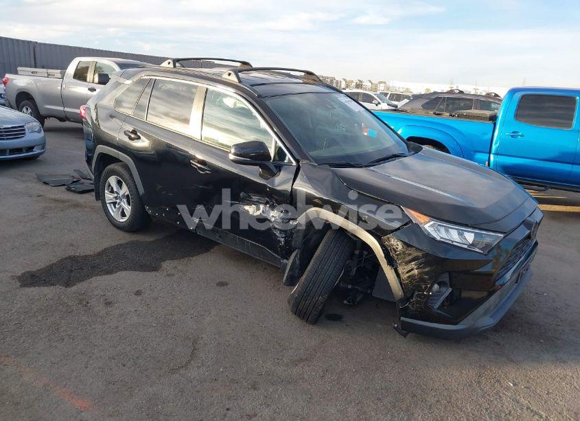 2021 Toyota Rav4 XLE (VIN 2T3W1RFV1MC087506) main photo