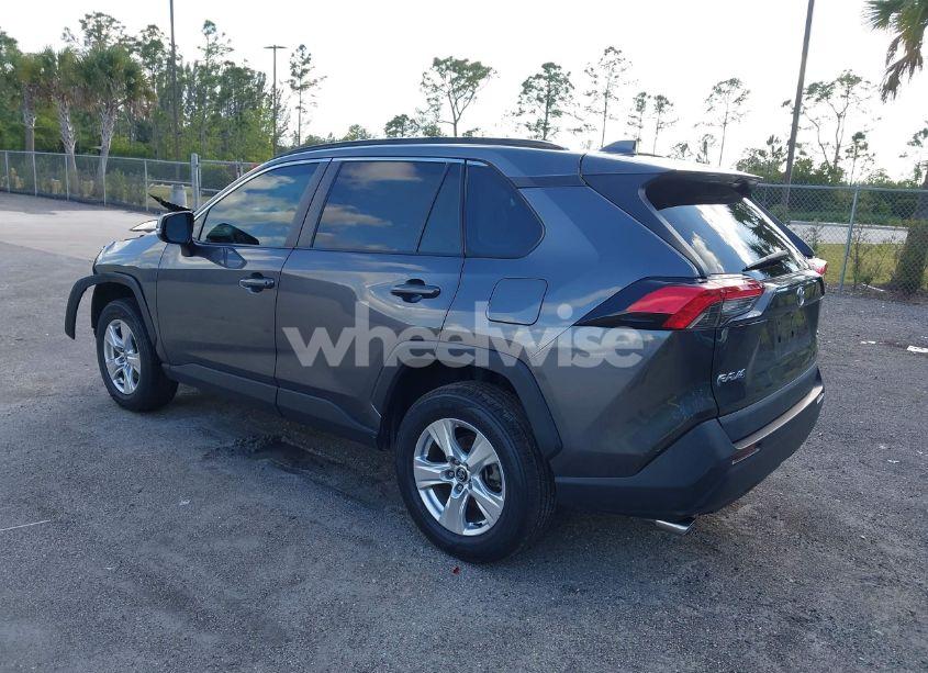 Photo 3 of 2021 Toyota Rav4 XLE (VIN 2T3W1RFV1MC105518)
