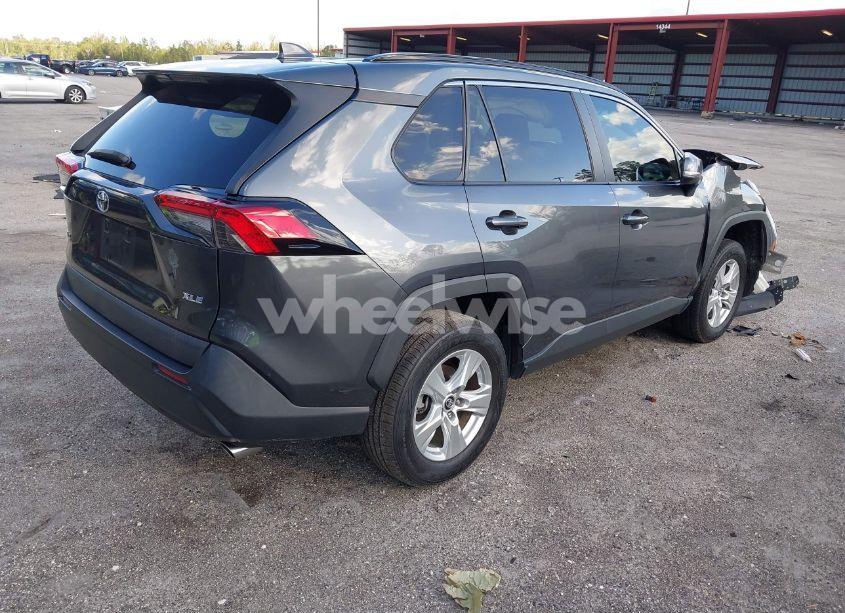 Photo 4 of 2021 Toyota Rav4 XLE (VIN 2T3W1RFV1MC105518)