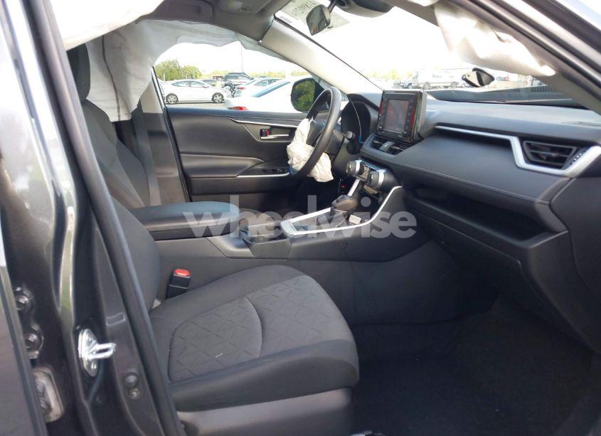 Photo 5 of 2021 Toyota Rav4 XLE (VIN 2T3W1RFV1MC105518)