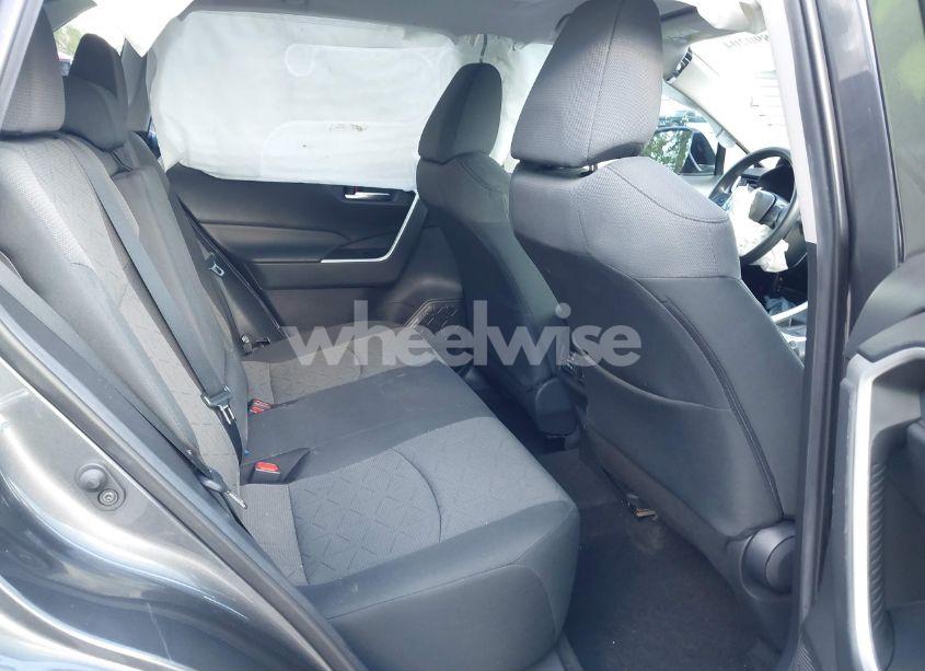 Photo 8 of 2021 Toyota Rav4 XLE (VIN 2T3W1RFV1MC105518)