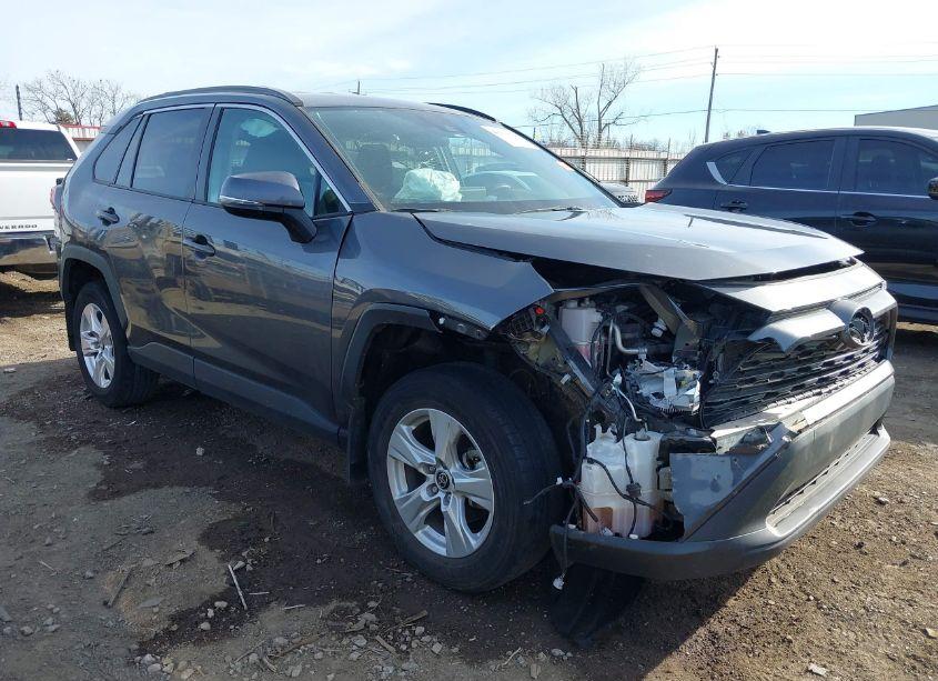 2021 Toyota Rav4 XLE (VIN 2T3W1RFV1MC147011) main photo