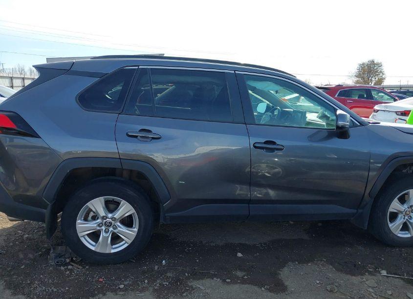 Photo 13 of 2021 Toyota Rav4 XLE (VIN 2T3W1RFV1MC147011)