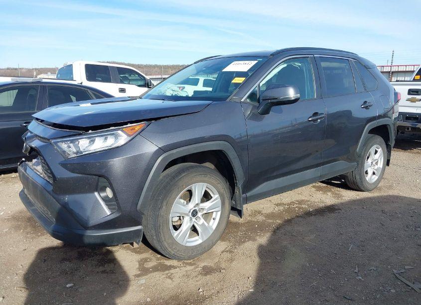Photo 2 of 2021 Toyota Rav4 XLE (VIN 2T3W1RFV1MC147011)