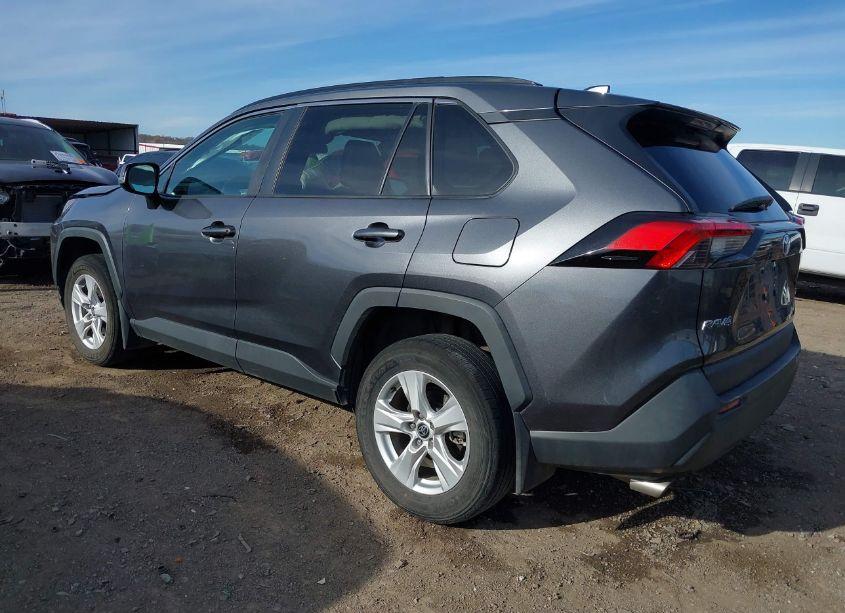 Photo 3 of 2021 Toyota Rav4 XLE (VIN 2T3W1RFV1MC147011)