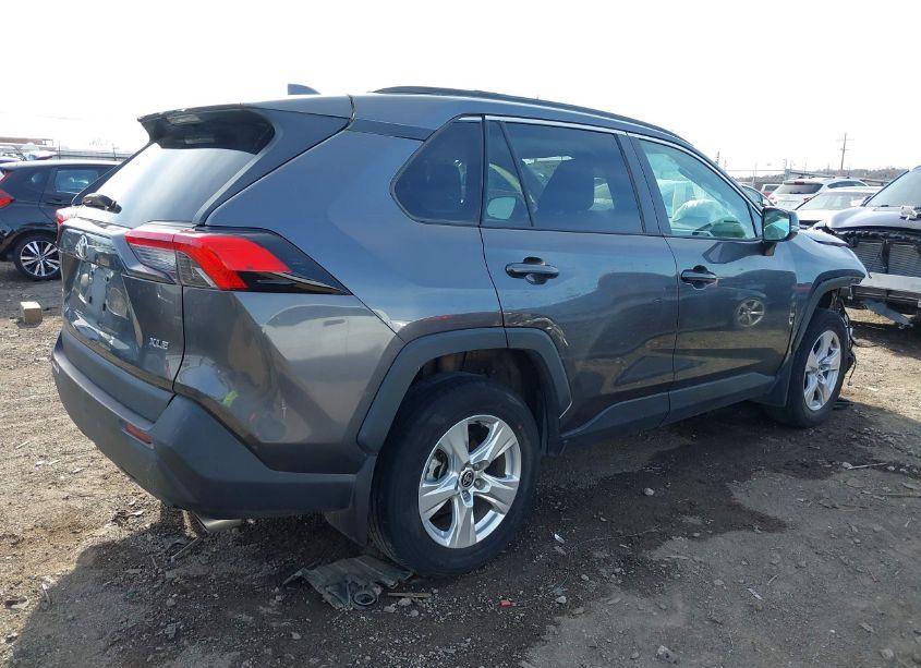Photo 4 of 2021 Toyota Rav4 XLE (VIN 2T3W1RFV1MC147011)