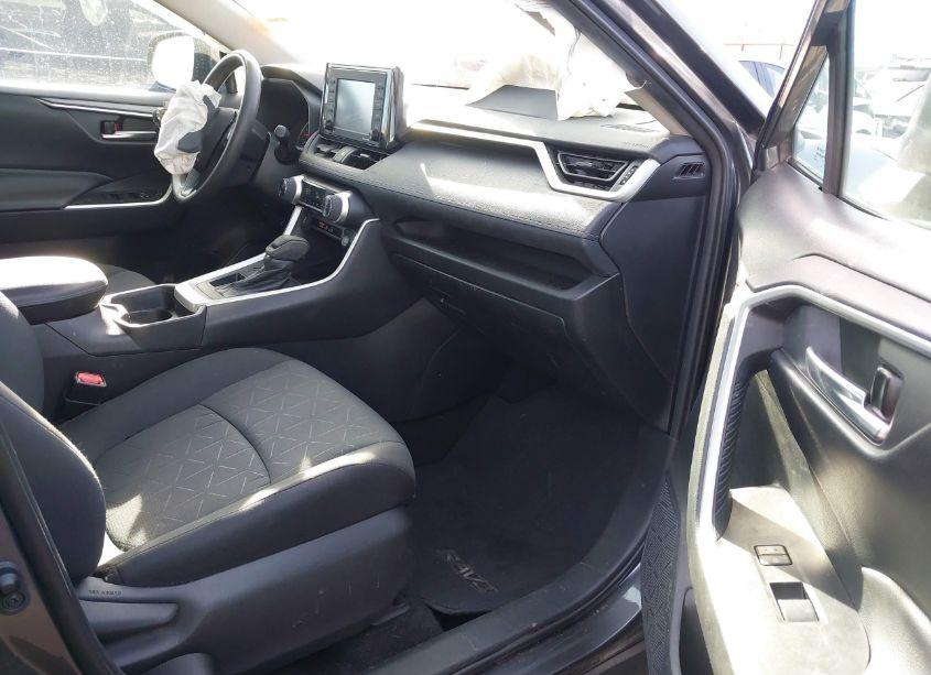 Photo 5 of 2021 Toyota Rav4 XLE (VIN 2T3W1RFV1MC147011)