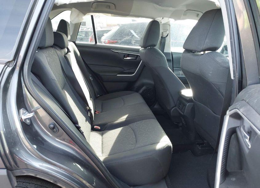 Photo 8 of 2021 Toyota Rav4 XLE (VIN 2T3W1RFV1MC147011)