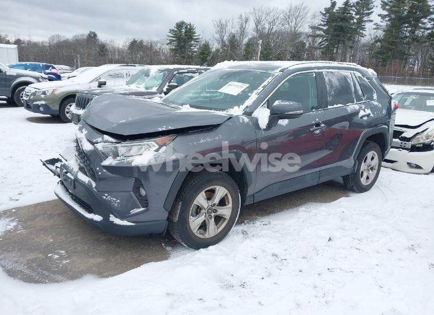 Photo 2 of 2021 Toyota Rav4 XLE (VIN 2T3W1RFV1MC149440)