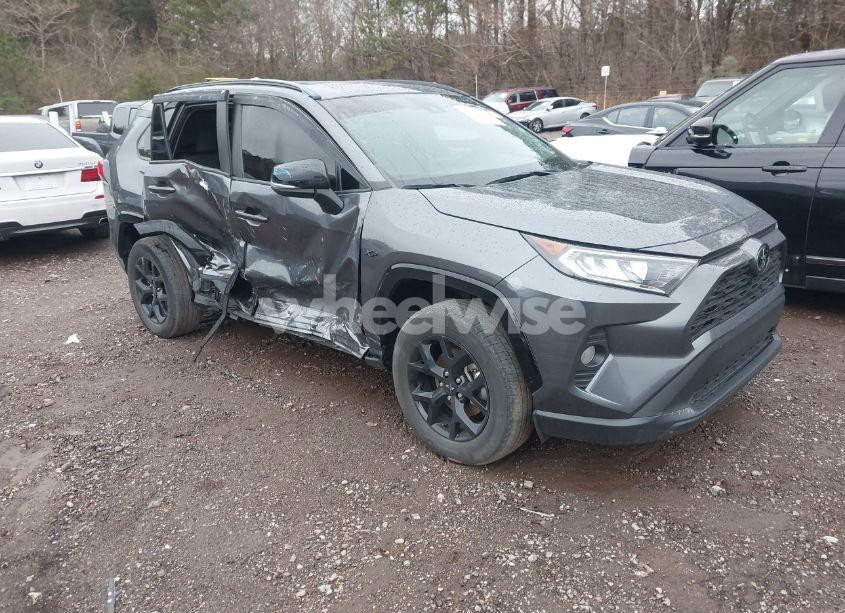 2021 Toyota Rav4 XLE (VIN 2T3W1RFV1MC151429) main photo