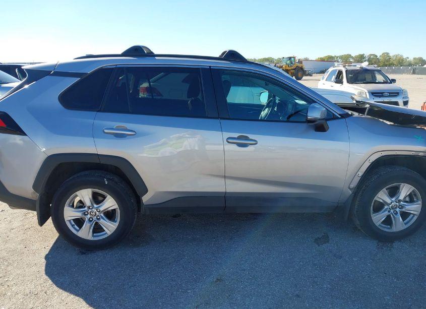 Photo 14 of 2021 Toyota Rav4 XLE (VIN 2T3W1RFV1MC172670)
