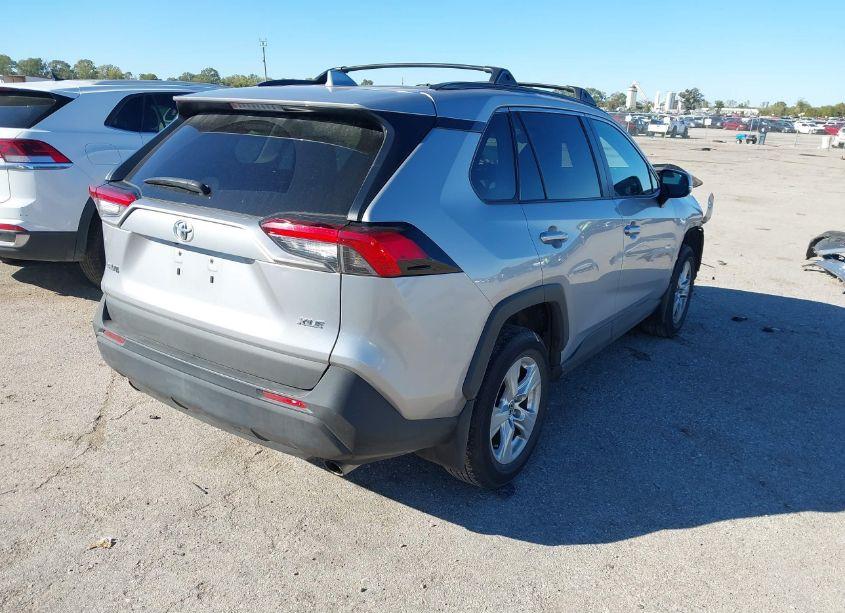 Photo 4 of 2021 Toyota Rav4 XLE (VIN 2T3W1RFV1MC172670)