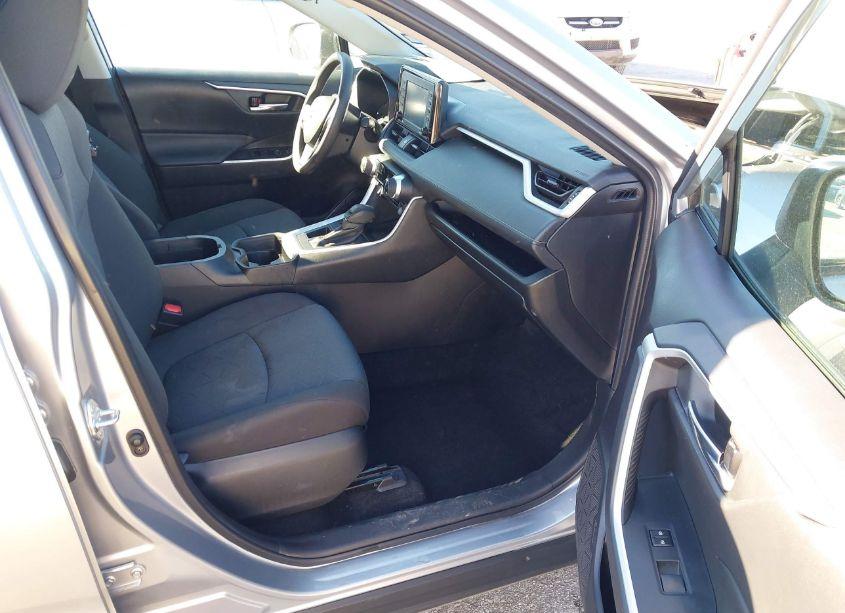 Photo 5 of 2021 Toyota Rav4 XLE (VIN 2T3W1RFV1MC172670)