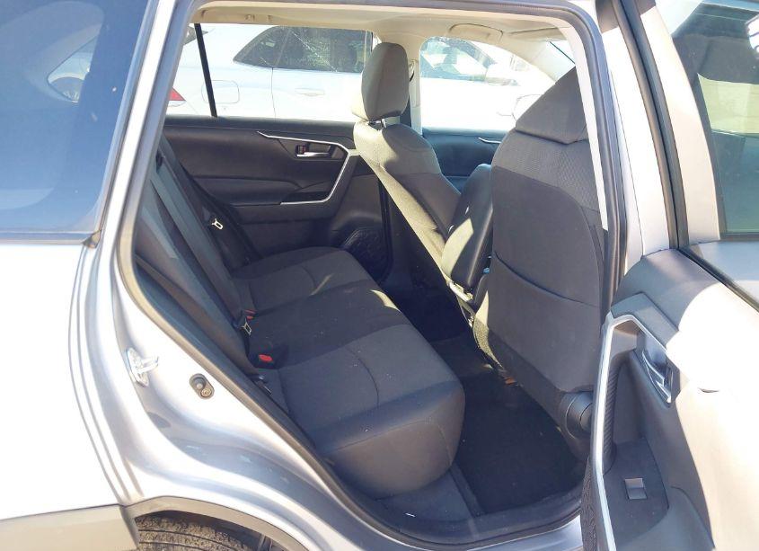 Photo 8 of 2021 Toyota Rav4 XLE (VIN 2T3W1RFV1MC172670)