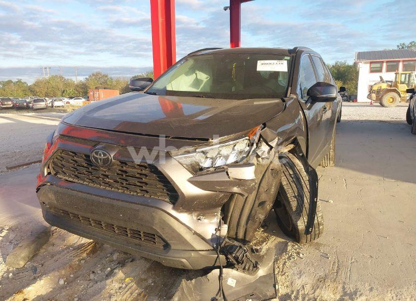 Photo 2 of 2021 Toyota Rav4 XLE (VIN 2T3W1RFV1MW108322)