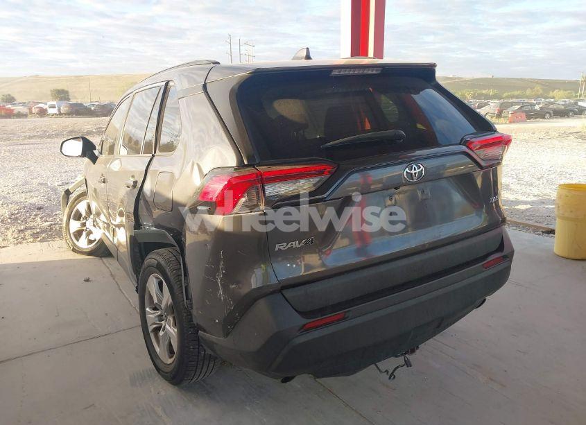 Photo 3 of 2021 Toyota Rav4 XLE (VIN 2T3W1RFV1MW108322)