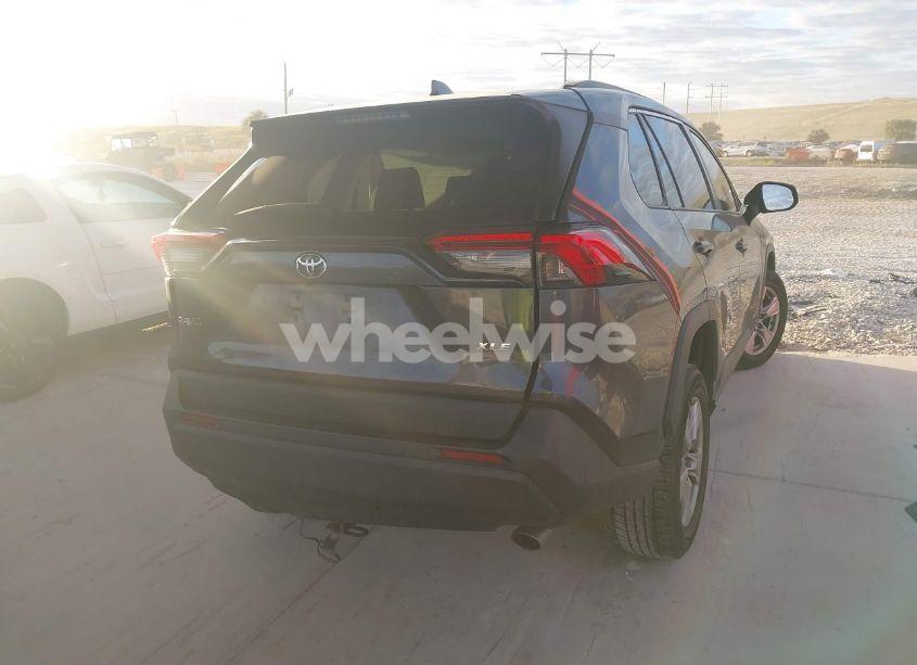 Photo 4 of 2021 Toyota Rav4 XLE (VIN 2T3W1RFV1MW108322)